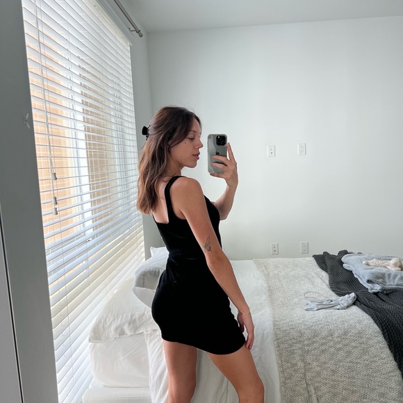 Tight black dress - Picture 3 of 5